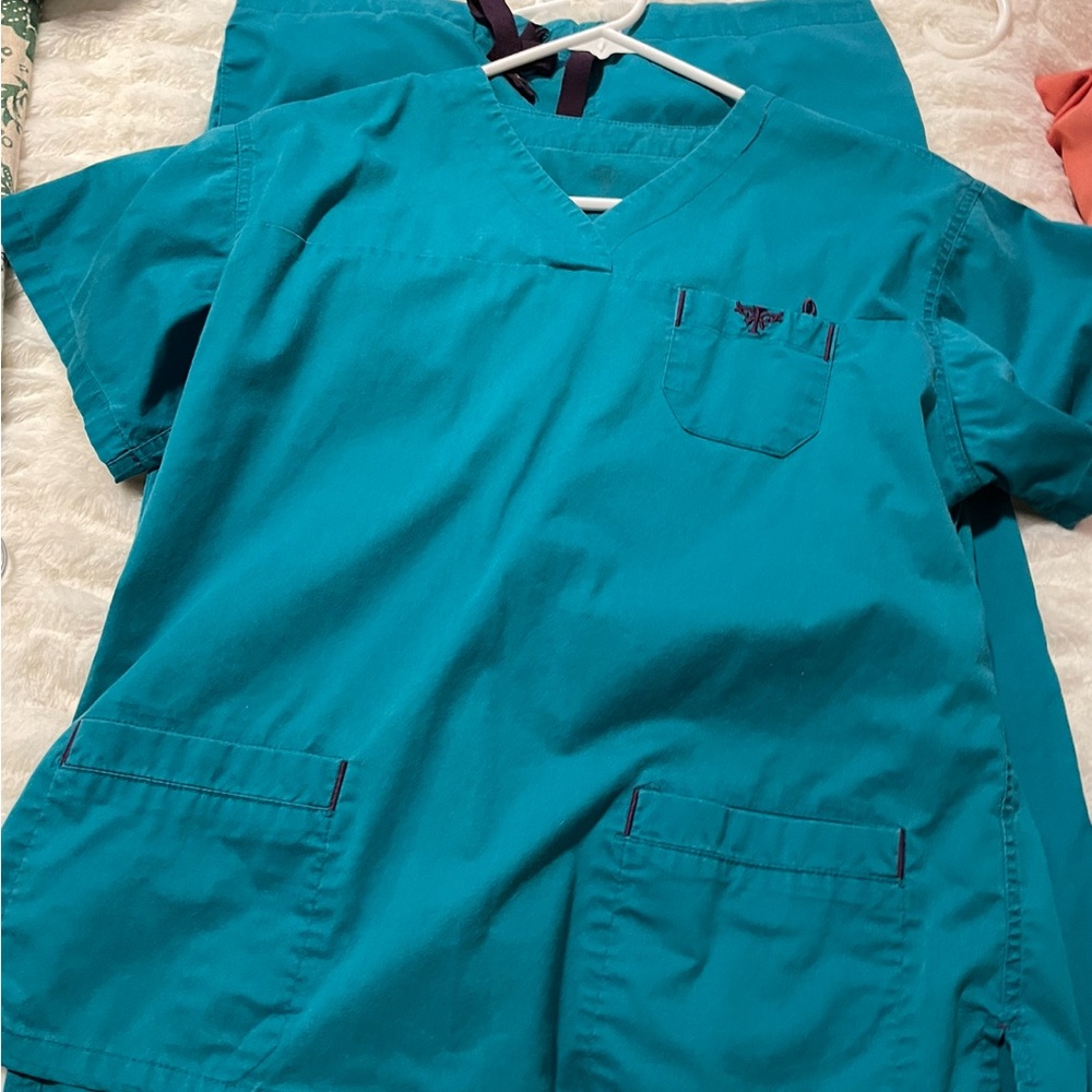 Med couture scrubs size M
